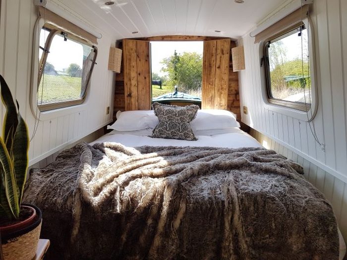 Finished bed on a narrowboat styled by Skipperlings